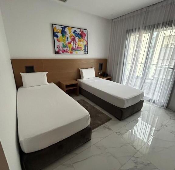 سوئیت جونیور با تراس, Twin Hotel Tanger