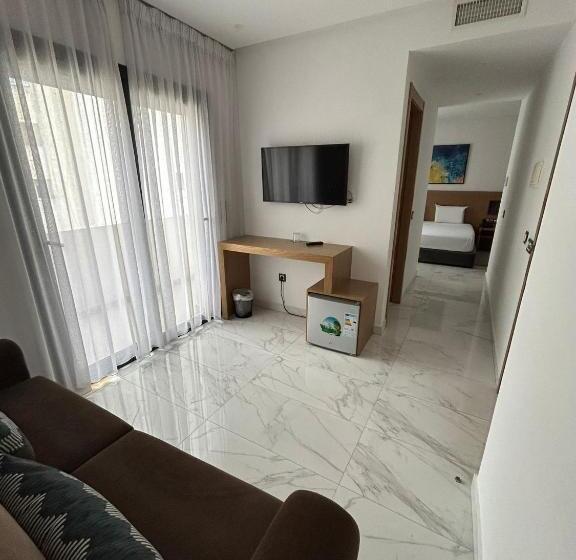 سوییت خانوادگی, Twin Hotel Tanger