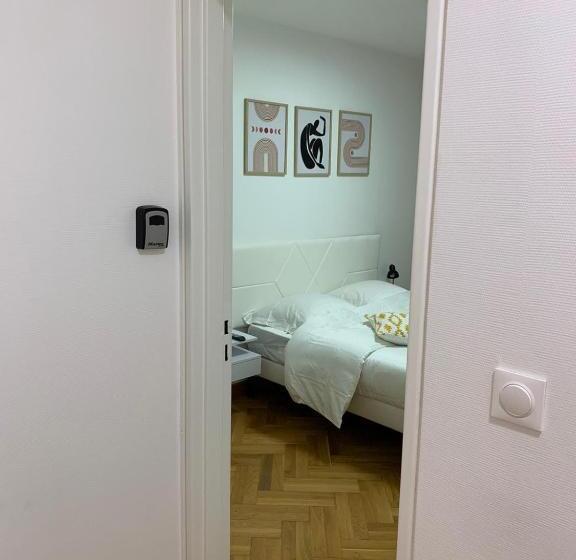 اتاق لوکس, Chambre Privée Face Arrêt De Tram Proche Métro 5 Pablo Picasso, Chambres Individuelles , La Cuisine