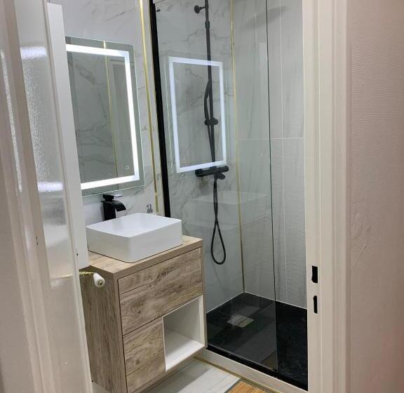 اتاق استاندارد, Chambre Privée Face Arrêt De Tram Proche Métro 5 Pablo Picasso, Chambres Individuelles , La Cuisine