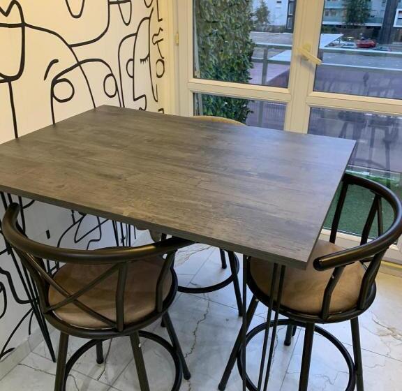 سوییت خانوادگی, Chambre Privée Face Arrêt De Tram Proche Métro 5 Pablo Picasso, Chambres Individuelles , La Cuisine