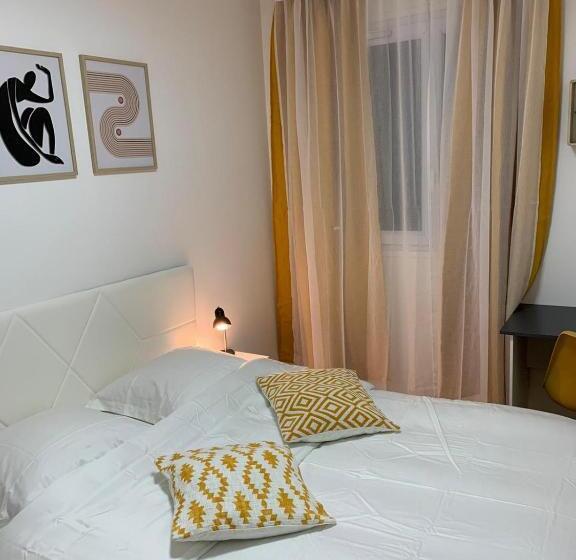 سوییت خانوادگی, Chambre Privée Face Arrêt De Tram Proche Métro 5 Pablo Picasso, Chambres Individuelles , La Cuisine