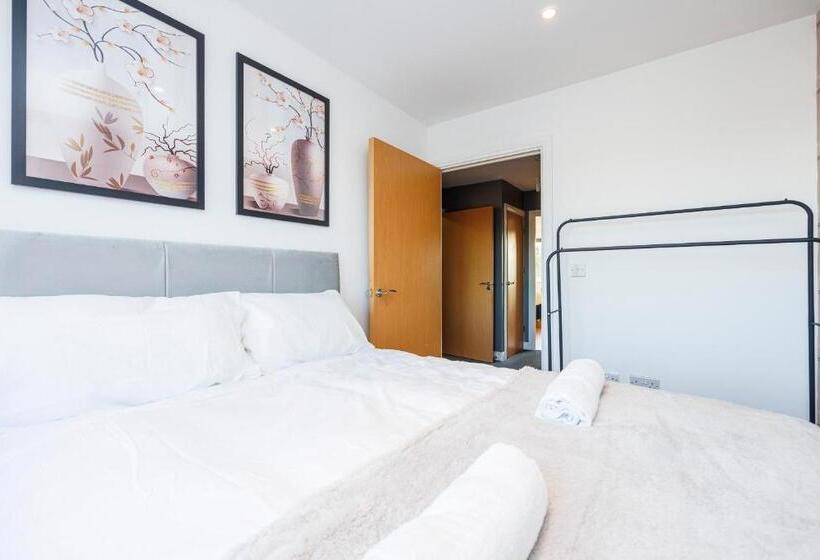 اتاق استاندارد با سرویس بهداشتی مشترک, Beautiful Large Rooms In Ashford