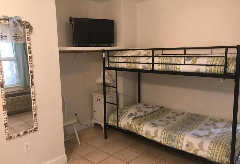 استودیوی استاندارد, Angie's Guest Cottage