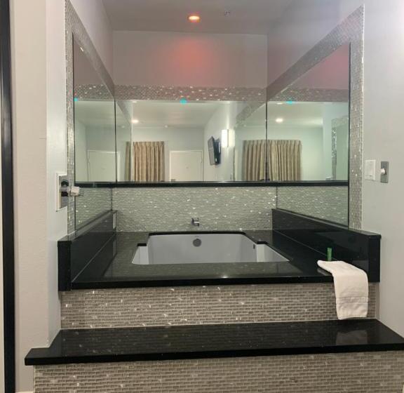 اتاق استاندارد با تخت بزرگ, Crescent Inn