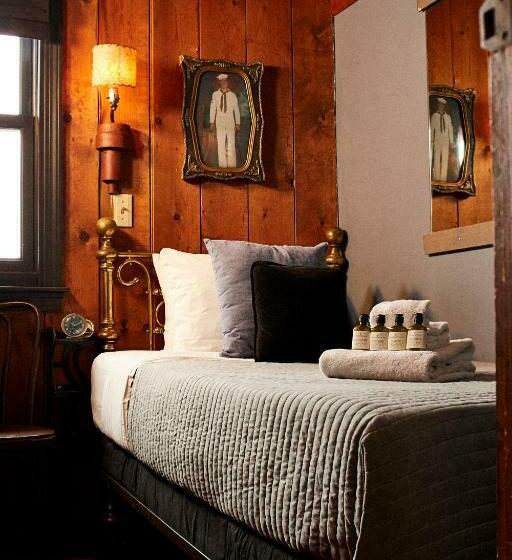 اتاق استاندارد با سرویس بهداشتی مشترک, Crew S Quarters Boarding House   Caters To Men