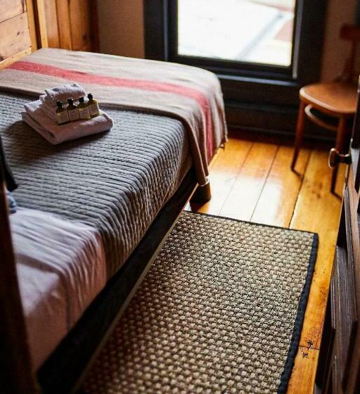 اتاق استاندارد با سرویس بهداشتی مشترک, Crew S Quarters Boarding House   Caters To Men