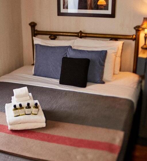 اتاق استاندارد با سرویس بهداشتی مشترک, Crew S Quarters Boarding House   Caters To Men