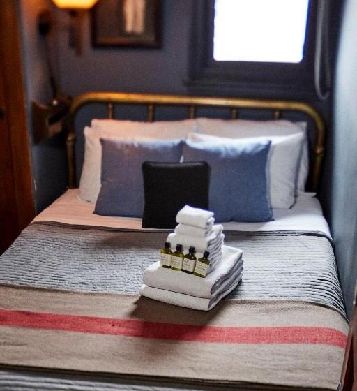 اتاق استاندارد با سرویس بهداشتی مشترک, Crew S Quarters Boarding House   Caters To Men