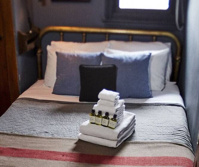 اتاق استاندارد با سرویس بهداشتی مشترک, Crew S Quarters Boarding House   Caters To Men