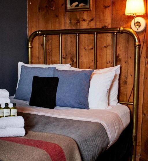 اتاق استاندارد با سرویس بهداشتی مشترک, Crew S Quarters Boarding House   Caters To Men