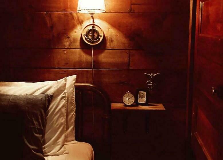 اتاق استاندارد با سرویس بهداشتی مشترک, Crew S Quarters Boarding House   Caters To Men