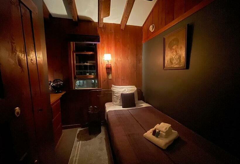 اتاق استاندارد با سرویس بهداشتی مشترک, Crew S Quarters Boarding House   Caters To Men