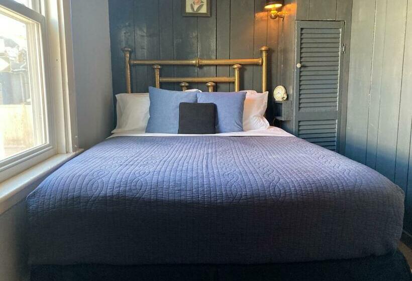 اتاق استاندارد با سرویس بهداشتی مشترک, Crew S Quarters Boarding House   Caters To Men