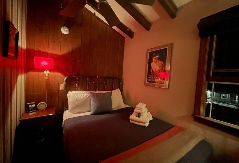 اتاق استاندارد با سرویس بهداشتی مشترک, Crew S Quarters Boarding House   Caters To Men