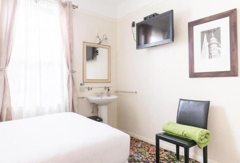 اتاق استاندارد با سرویس بهداشتی مشترک, Green Tortoise Hostel