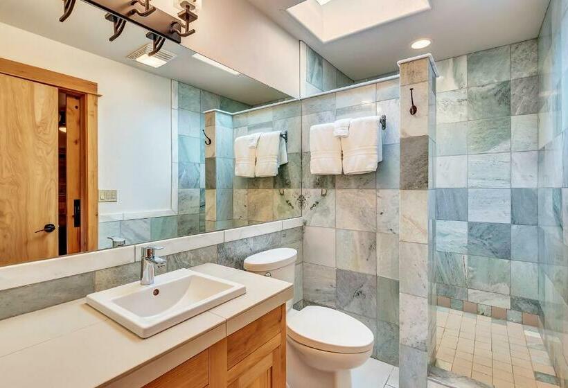 سوئیت با تخت بزرگ, Wall Street Suites