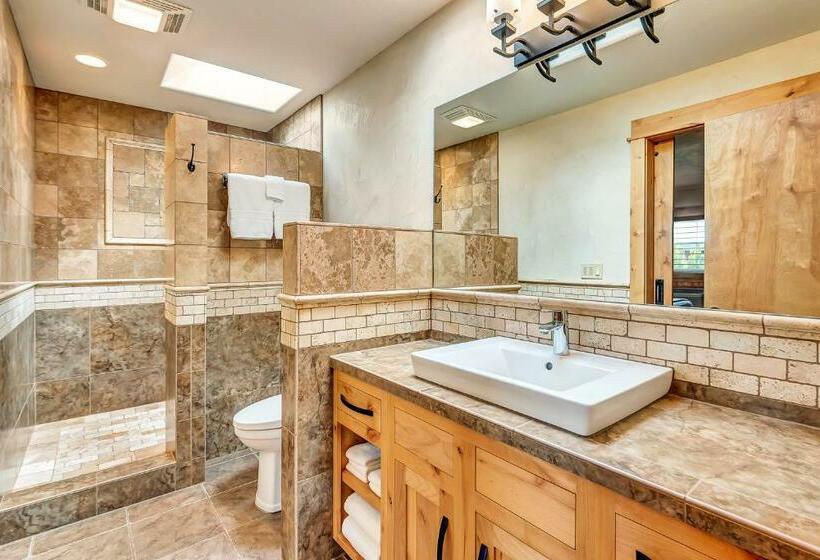 سوئیت با تخت بزرگ, Wall Street Suites