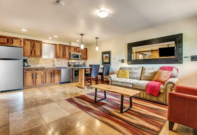 سوئیت با تخت بزرگ, Wall Street Suites