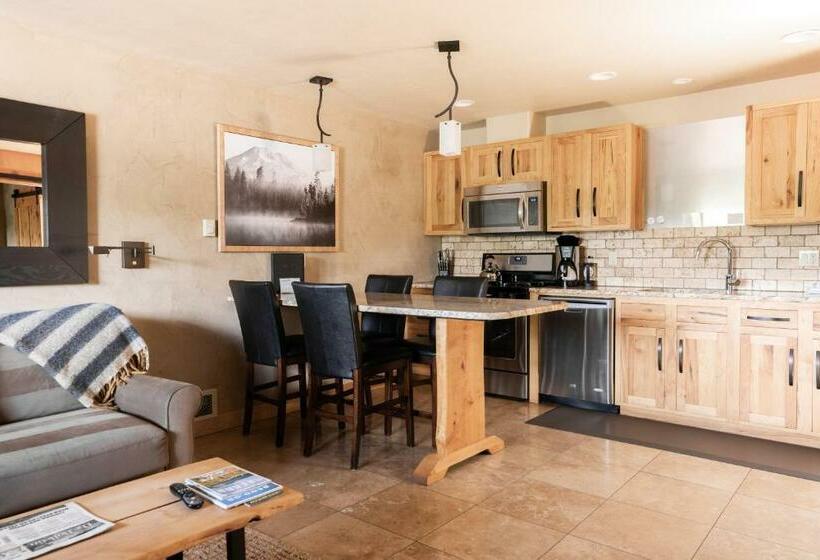 سوئیت با تخت بزرگ, Wall Street Suites