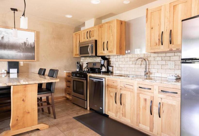 سوئیت با تخت بزرگ, Wall Street Suites