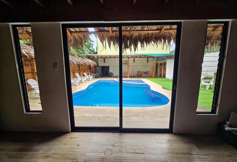 Economy Quadruple Room, Liah S