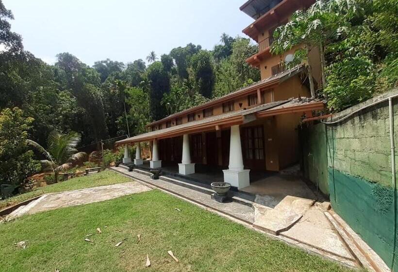 اتاق خانوادگی با چشم‌انداز کوه, Eagles Lodge   Kandy