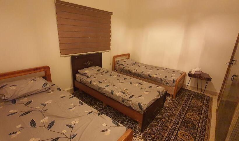اتاق استاندارد سه نفره, Wadi Al Nakhil Hostel