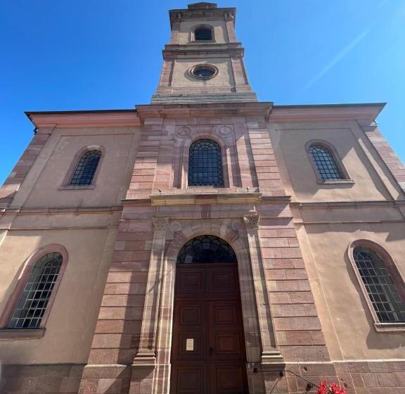 اتاق استاندارد, La Chambre Des Trois églises