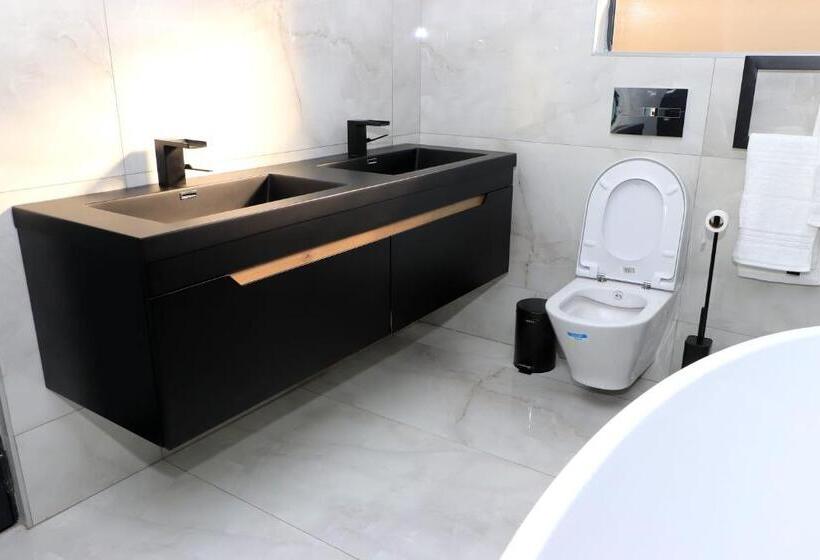 اتاق لوکس با تخت بزرگ, The Residence Villa