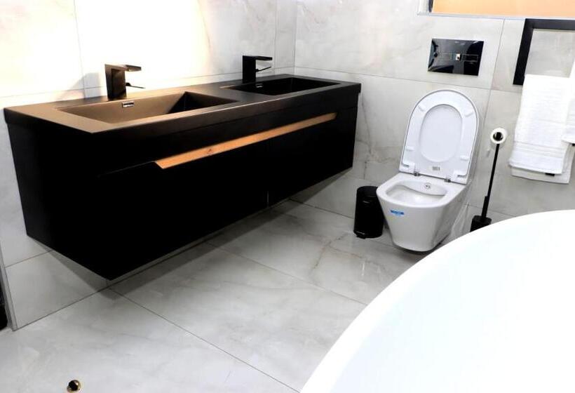 اتاق لوکس با تخت بزرگ, The Residence Villa