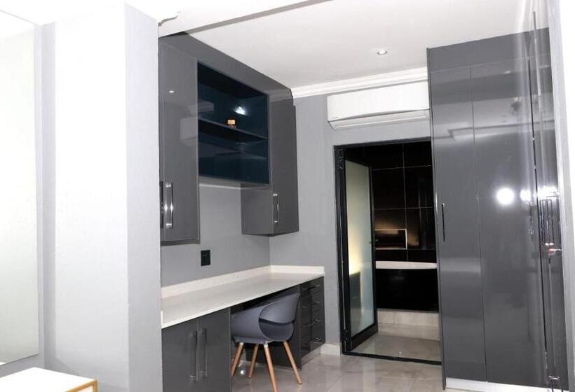 اتاق لوکس با تخت بزرگ, The Residence Villa