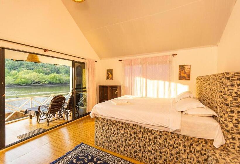 Suite with lake view, Feather Touch Hotels And Resorts Palolem