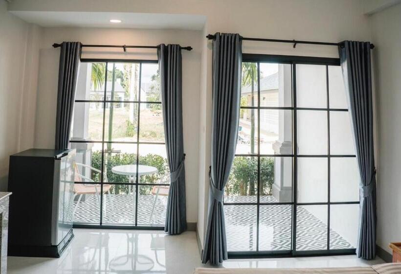 اتاق لوکس با تخت بزرگ, Chor Grande Resort