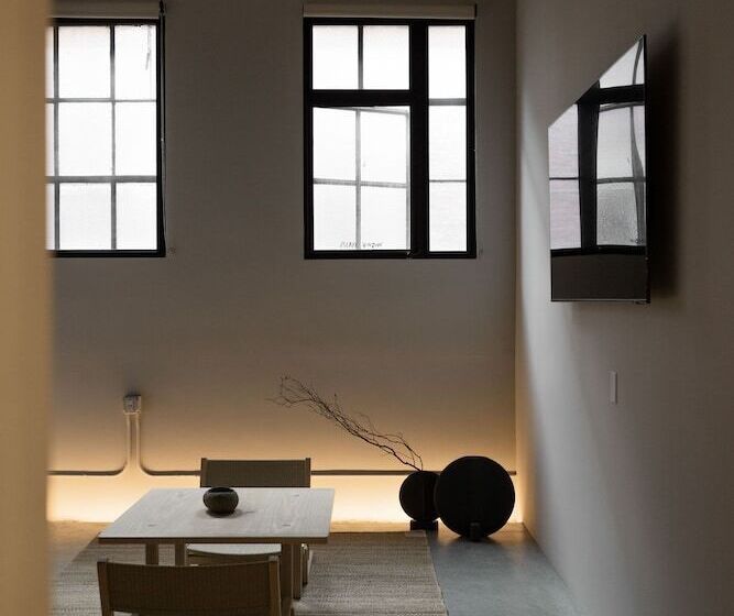 اتاق لوکس با تخت بزرگ, Kodō