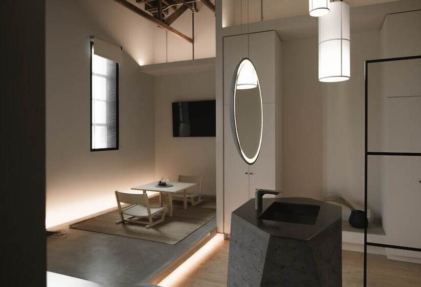 اتاق سوپریور با تخت بزرگ, Kodō