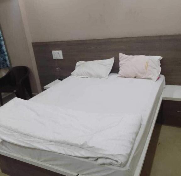 اتاق کلاسیک سه تخته, Spot On Aramane Residency
