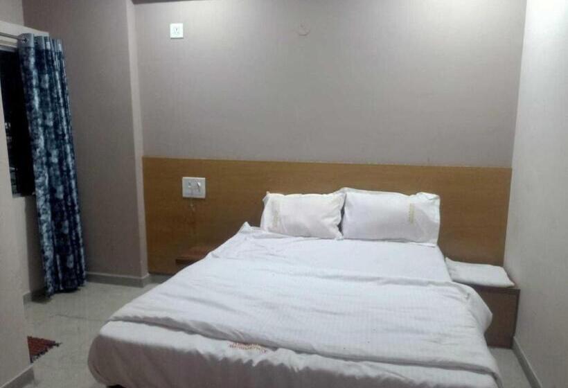 اتاق کلاسیک سه تخته, Spot On Aramane Residency