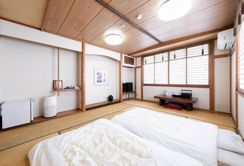 اتاق استاندارد سه نفره, Fuji Sakura Onsen Ryokan