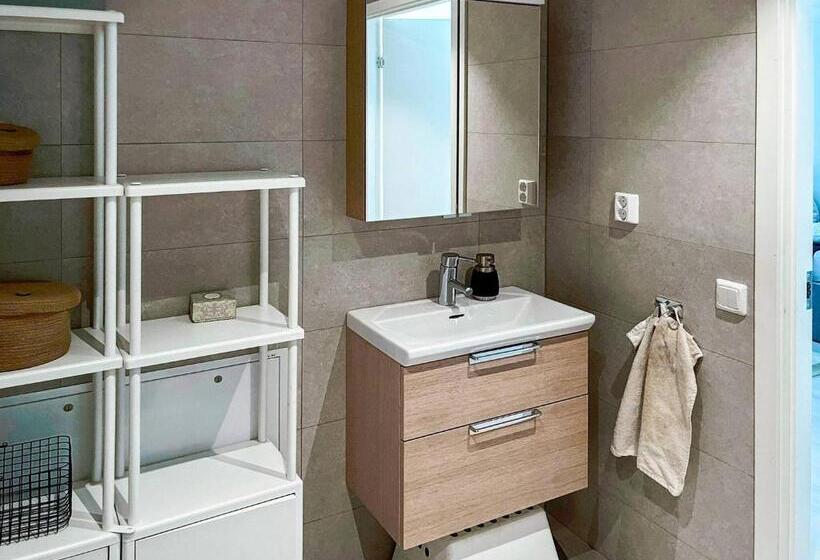 اتاق استاندارد یک نفره, Room In Guest Room   Room   5 Min Walk Eurovision Hyllie