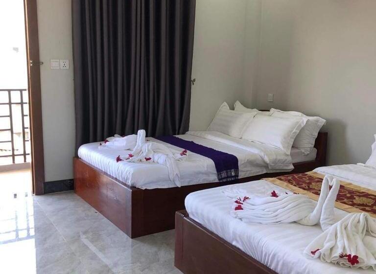 اتاق لوکس با بالکن, Kro Nhep Guesthouse