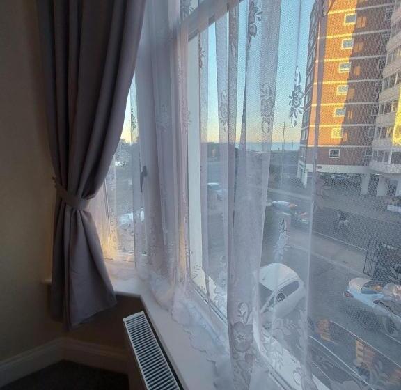 سوییت با چشم‌انداز دریا, Inn By The Sea, Portsmouth   En Suite Rooms With Or Without Sea View