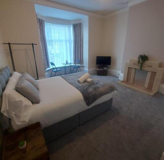 Deluxe Suite Sea View, Inn By The Sea, Portsmouth   En Suite Rooms With Or Without Sea View