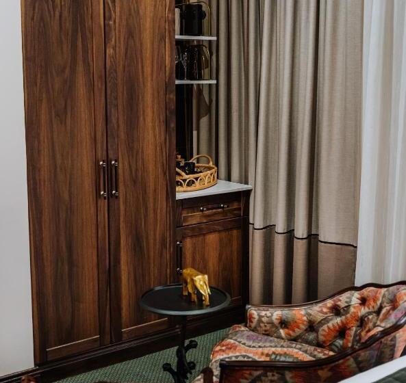 اتاق لوکس با تخت بزرگ, Oryx Boutique