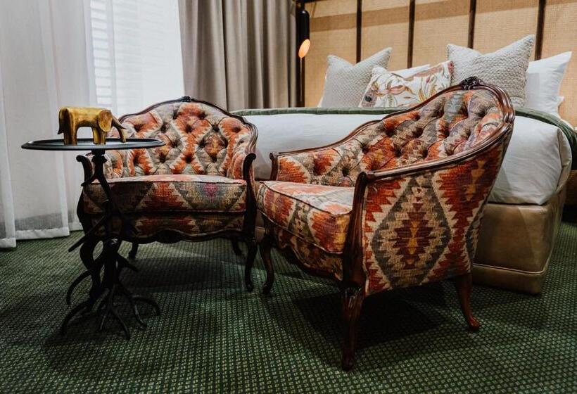 اتاق لوکس با تخت بزرگ, Oryx Boutique