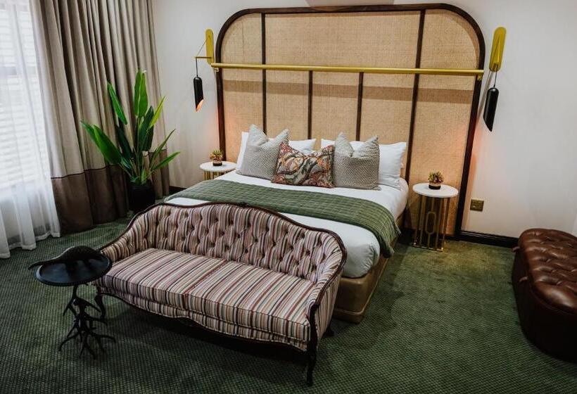 اتاق لوکس با تخت بزرگ, Oryx Boutique