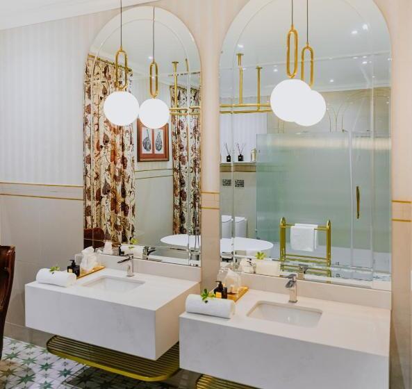 سوئیت پرزیدنت, Oryx Boutique