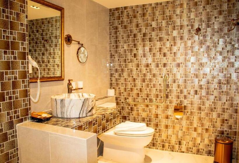 اتاق لوکس سه تخته, Siri Grand Bangkok