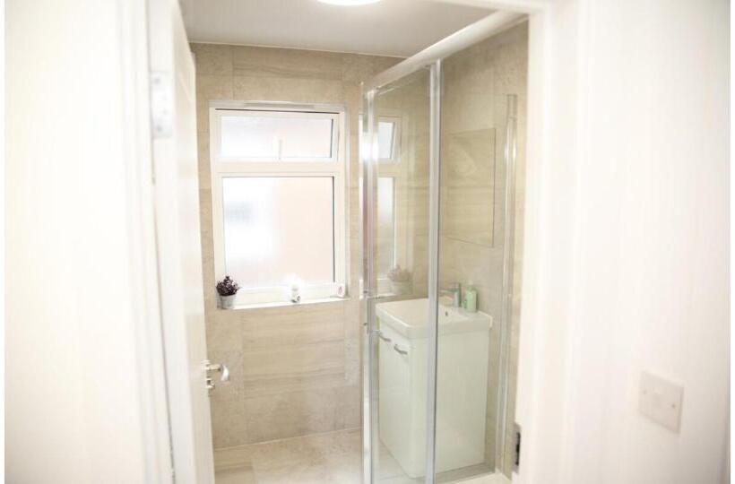 اتاق اکونومی, Cricklewood Deluxe Ensuite Room