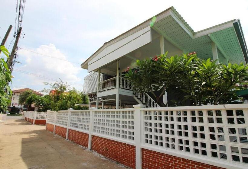 اتاق استاندارد چهار تخته, Room In Guest Room   Baan Khunphiphit Homestay No3373